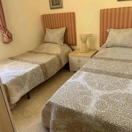 Апартаменты Amazing Beachfront Apt With Jacuzzi, 1 Minute To Beach, 2bdr And 2baths Эстепона